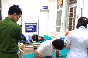 Anh Bùi Văn H. tại bệnh viện. (Ảnh: Công an tỉnh Phú Thọ)