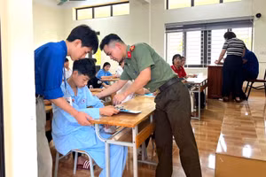 Thí sinh Đỗ Văn Tiến Đạt tại Hội đồng coi thi Trường phổ thông dân tộc nội trú tỉnh Phú Thọ.