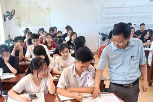 Giáo viên Trường THPT Thanh Sơn quan tâm đến tâm lý học sinh lớp 12 trong giai đoạn "nước rút".