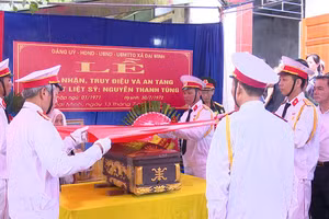 Lễ viếng, an táng liệt sĩ Nguyễn Thanh Tùng tại quê nhà ở thôn Phai Tung, xã Đại Minh.