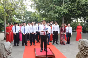 Lãnh đạo Sở GD&ĐT tỉnh Phú Thọ kính cáo với anh linh các Vua Hùng kết quả năm học 2023-2024.