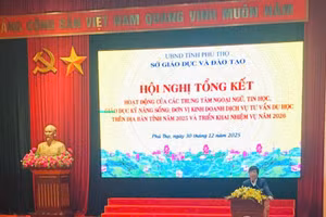 Lãnh đạo Sở GD&ĐT tỉnh Phú Thọ phát biểu.