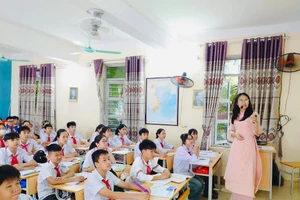 Giờ học của cô và trò trường THCS Hà Lộc (TX Phú Thọ).