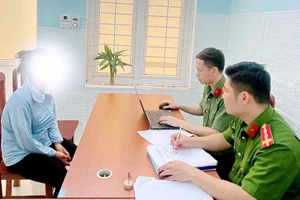 Chị Đ.T.N.M làm việc tại Công an xã Lạc Thủy.