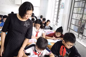 Cô Hà Thu Huyền trong một tiết dạy của mình.