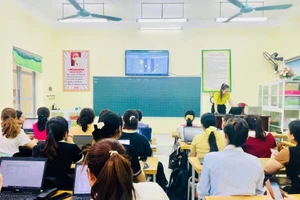 Đội ngũ cán bộ quản lý và giáo viên cốt cán đến từ các Phòng GD&ĐT huyện, thành phố cùng các trường tiểu học trên địa bàn tỉnh Tuyên Quang dự lớp tập huấn.