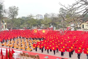 Học sinh trường THCS Cao Xá đồng diễn tại hoạt động trải nghiệm “Xuân yêu thương - Vững niềm tin với Đảng”.