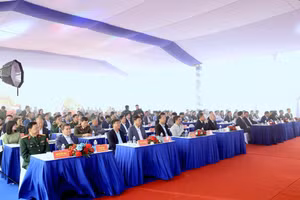 Các đại biểu dự lễ khởi công tại ga Phú Thọ, tỉnh Phú Thọ (ảnh PH).