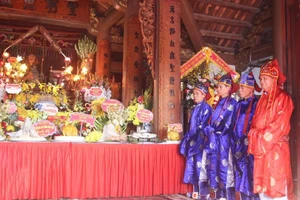 Để tưởng nhớ công đức Hoàng tử Lang Liêu - Hùng Chiêu Vương, mùng 10/4 âm lịch hằng năm, chính quyền và Nhân dân địa phương đã tổ chức lễ dâng hương tại đình Dữu Lâu.