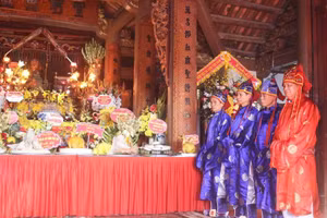 Để tưởng nhớ công đức Hoàng tử Lang Liêu - Hùng Chiêu Vương, mùng 10/4 âm lịch hằng năm, chính quyền và Nhân dân địa phương đã tổ chức lễ dâng hương tại đình Dữu Lâu.