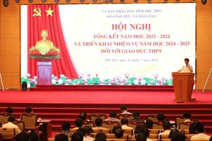 Quang cảnh Hội nghị tổng kết năm học 2023 - 2024 và triển khai nhiệm vụ năm học 2024 - 2025 đối với giáo dục THPT ở Phú Thọ.