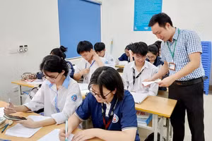 Giờ ôn tập của học sinh Trường THPT Hạ Hòa, xã Hạ Hòa.