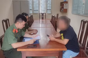 Chủ tài khoản mạng xã hội tại Cơ quan Công an Tuyên Quang.