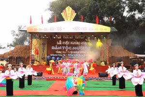  Đây là lễ hội dân gian truyền thống lớn nhất của đồng bào Mường ở tỉnh Phú Thọ.