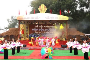  Đây là lễ hội dân gian truyền thống lớn nhất của đồng bào Mường ở tỉnh Phú Thọ.