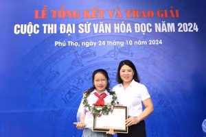 Nguyễn Lê Minh Hạnh, lớp 4G, Trường Tiểu học Hồng Thái (TP Tuyên Quang) đoạt giải Nhất cuộc thi Đại sứ văn hóa đọc năm 2024.