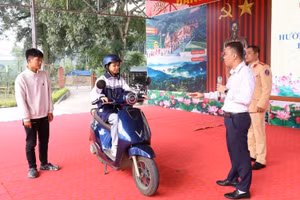 Phú Thọ tăng cường tuyên truyền, hướng dẫn kỹ năng lái xe an toàn cho học sinh.