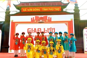 Các “sĩ tử nhí” Trường Tiểu học Triệu Đề tham gia giao lưu Trạng nguyên nhỏ tuổi lần thứ nhất xã Sơn Đông.