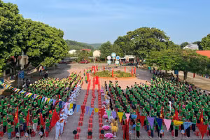 Môi trường giáo dục Trường Tiểu học Khải Xuân: Xanh - Sạch - Đẹp và An toàn.