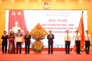 Sở GD&ĐT tỉnh Phú Thọ vinh dự được tặng thưởng Huân chương Độc lập hạng Ba.