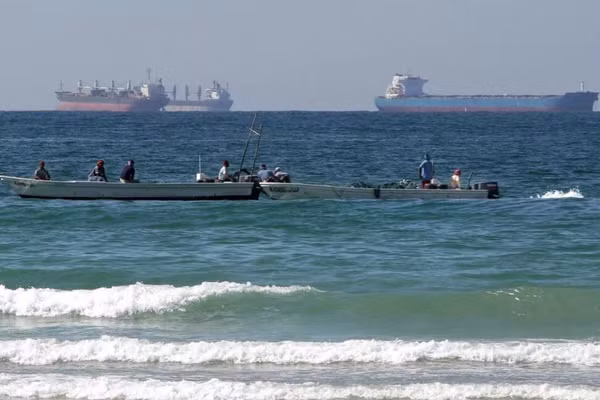 Các tàu chở dầu không được phép di chuyển qua eo biển Hormuz.