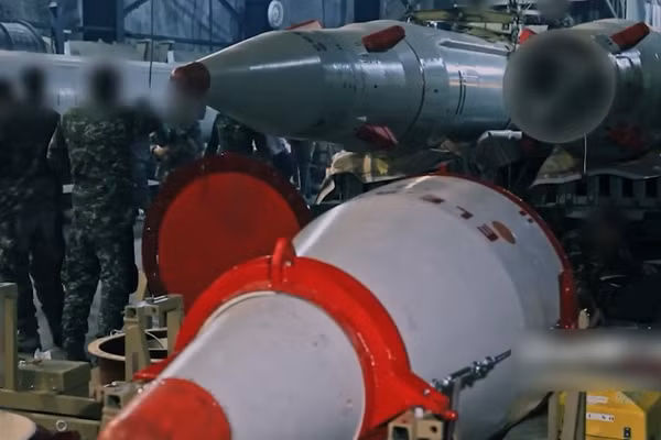 Tên lửa đạn đạo của Iran trong căn cứ ngầm.