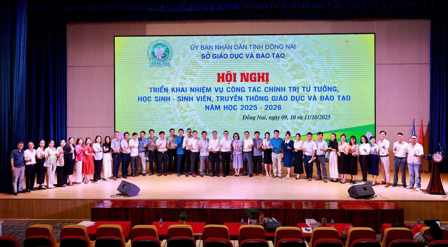 Các đại biểu tại hội nghị. z7102846112341-db5d0c888205f9301b994053ba77105b.jpg