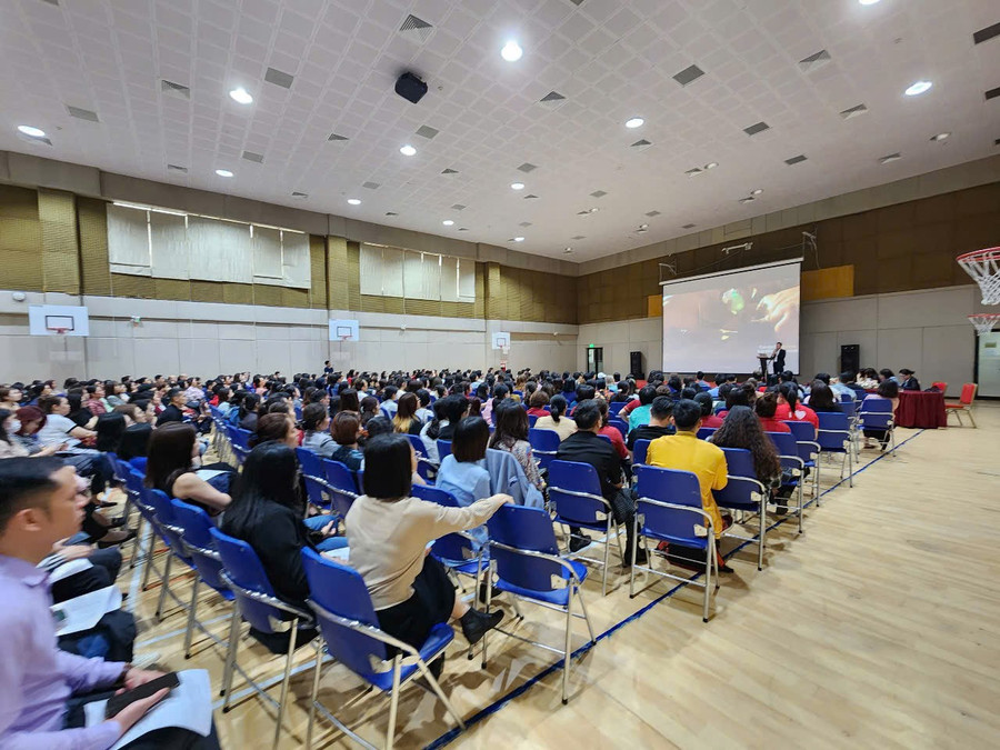 135 đại biểu là các Hiệu trưởng, Phó Hiệu trưởng, Chủ tịch công đoàn các cơ sở giáo dục thuộc tỉnh Cao Bằng tham dự buổi tập huấn. z6580553913549-f663ab1eeeb00f2b6233459b2516161c.jpg