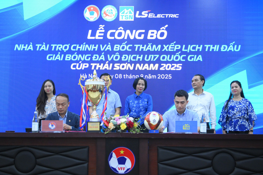 Lễ ký kết nhà tài trợ chính. u17-4421.jpg
