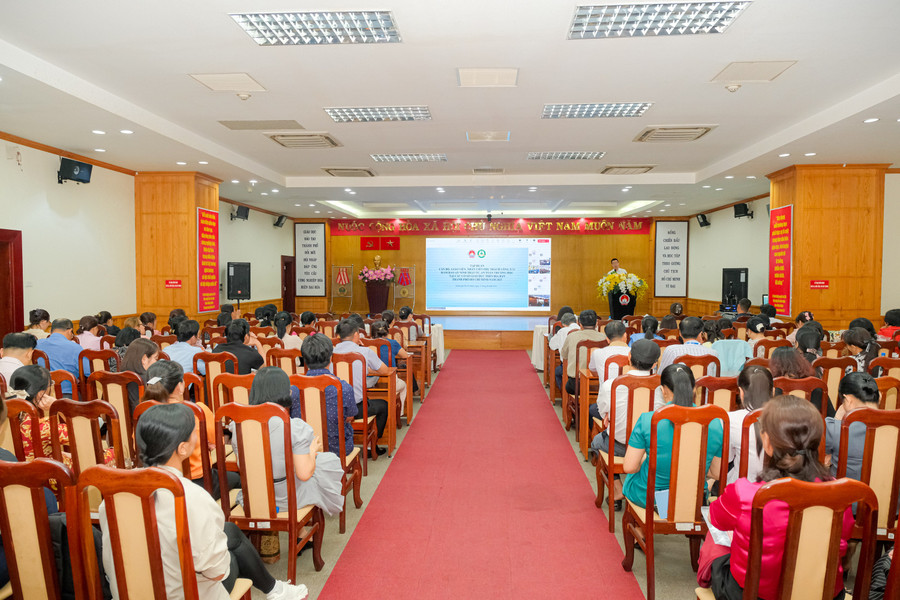 Quang cảnh buổi tập huấn. tap-huan-cho-giao-vien-55.jpg