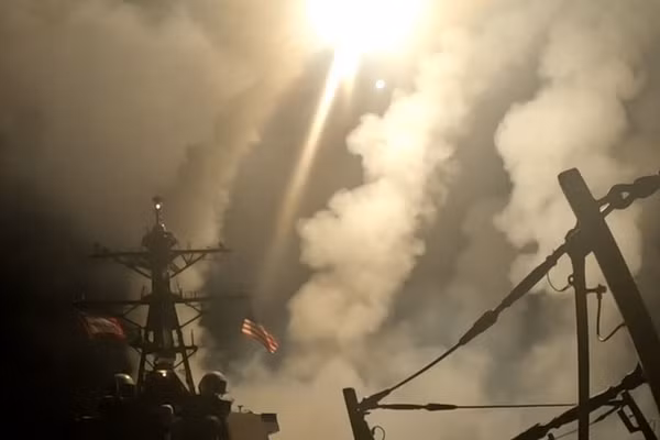 Một cuộc tấn công tên lửa của quân đội Mỹ nhằm vào lực lượng Houthi ở Yemen trong năm 2025.