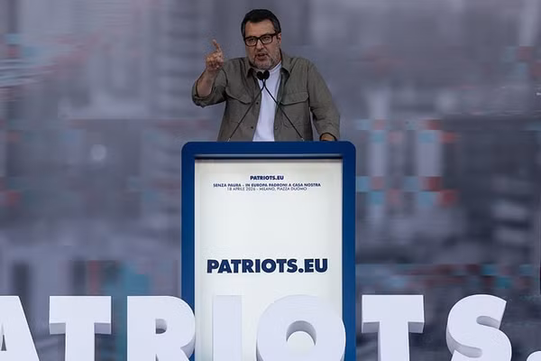 Phó Thủ tướng Ý Matteo Salvini phát biểu tại một cuộc mít tinh ở Quảng trường Duomo, Milan, ngày 18/4/2026.