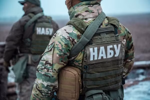 Các nhân viên của NABU.