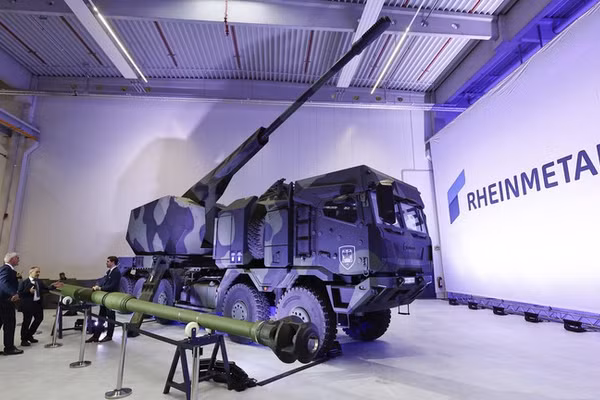 Pháo tự hành bánh lốp do Rheinmetall sản xuất.