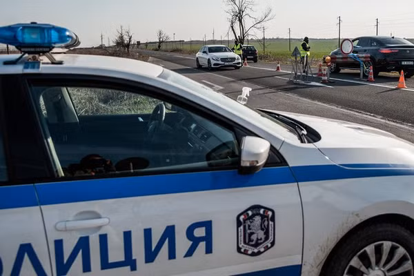 Lực lượng chức năng được điều đến hiện trường vụ UAV Ukraine phát nổ gần đường ống dẫn khí đốt, ngày 8/8/2026.