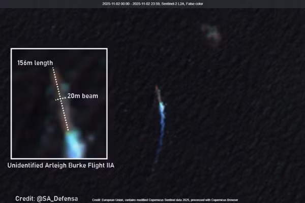 Tàu khu trục lớp Arleigh Burke Flight IIA của Hải quân Mỹ được phát hiện cách bang Falcon của Venezuela 354 km, ngày 2/11/2025.