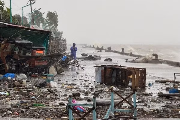 Siêu bão mạnh nhất thế giới, Ragasa, đổ bộ miền bắc Philippines, ngày 22/9/2025.