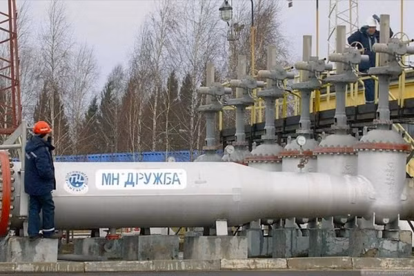 EU giục Kiev khẩn trương sửa đoạn đường ống dẫn dầu chính Druzhba bị hư hỏng.