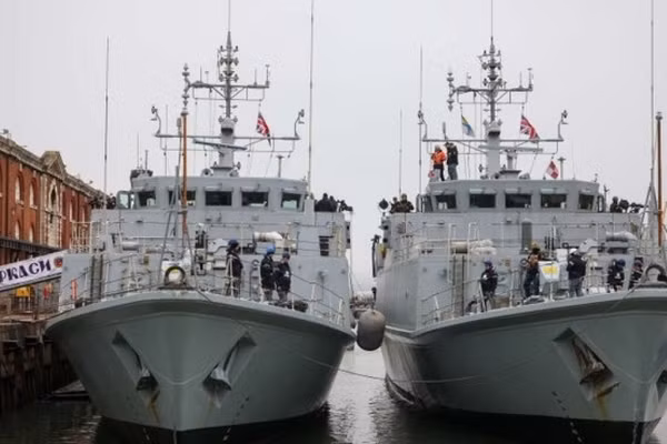 Các tàu chiến Cherkasy và Chernihiv của Hải quân Ukraine.