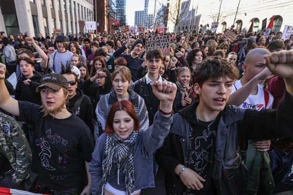 Sinh viên biểu tình phản đối lệnh nhập ngũ ở Berlin, ngày 5/3/2026.