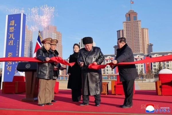 Tổng Bí thư, Chủ tịch Quốc vụ Triều Tiên Kim Jong Un chủ trì lễ khánh thành con phố Saebel, ngày 16/2/2026.
