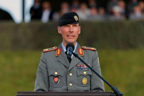 Tư lệnh lục quân Đức, Trung tướng Christian Freuding.