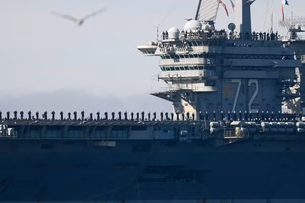 Tàu sân bay USS Abraham Lincoln của hải quân Mỹ.