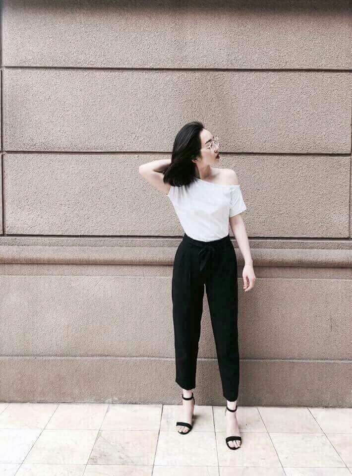 Mặc baggy vải thế nào mới đẹp và thời thượng? ảnh 3 Cá tính quyến rũ cùng áo hở vai, baggy vải và xăng - đan cao gót