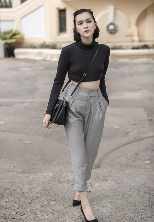 Mặc baggy vải thế nào mới đẹp và thời thượng? ảnh 5 Năng động cá tính cùng baggy sáng màu kết hợp croptop ôm body