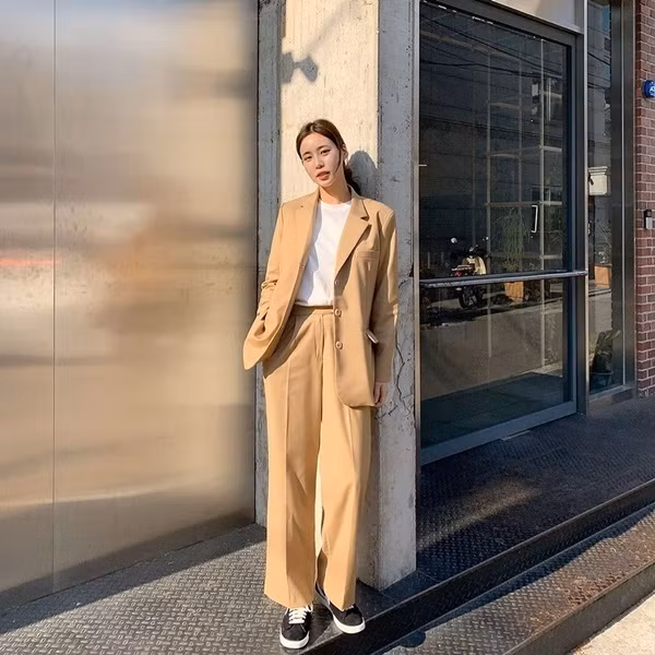 nâng tầm phong cách công sở với 10 ý tưởng mix đồ cùng tông màu be