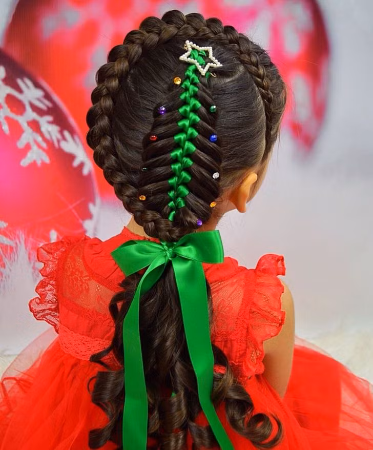 A Mom of 2 Documents the Hairstyles That She Does for Her Kids, and We Can’t Help but Be in Awe