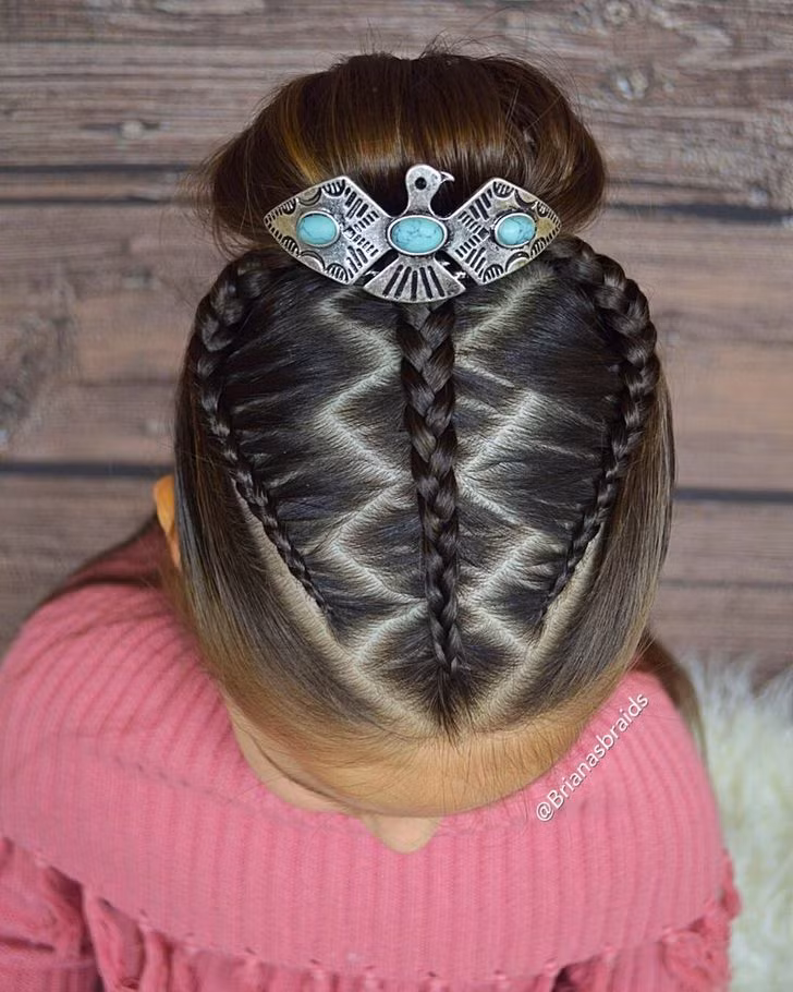 A Mom of 2 Documents the Hairstyles That She Does for Her Kids, and We Can’t Help but Be in Awe
