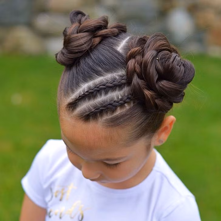 A Mom of 2 Documents the Hairstyles That She Does for Her Kids, and We Can’t Help but Be in Awe