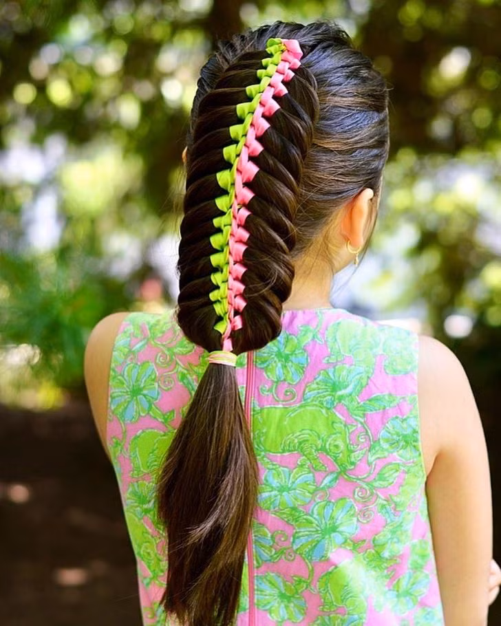 A Mom of 2 Documents the Hairstyles That She Does for Her Kids, and We Can’t Help but Be in Awe